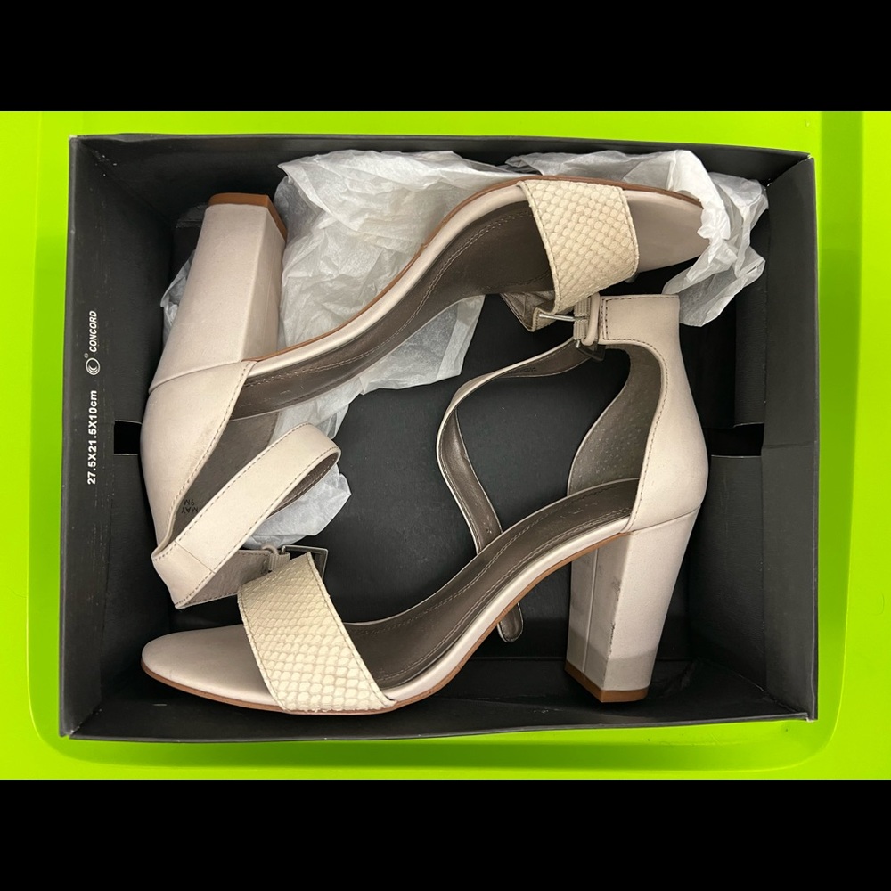 TAHARI Heeled Sandals 💖 GUC